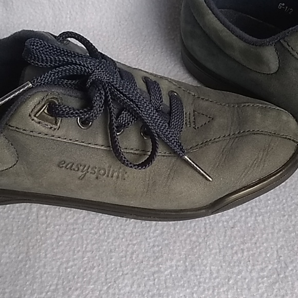 Women's Easy Spirit flats - Picture 2 of 4